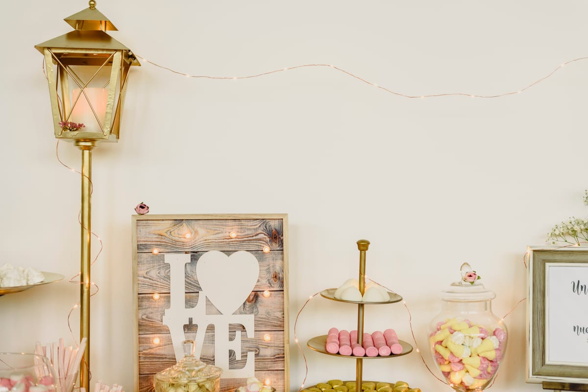Hire candy cart — candy bar beautifully decorated with sweets in a v for parties and events in Johannesburg, Sandton and Randburg