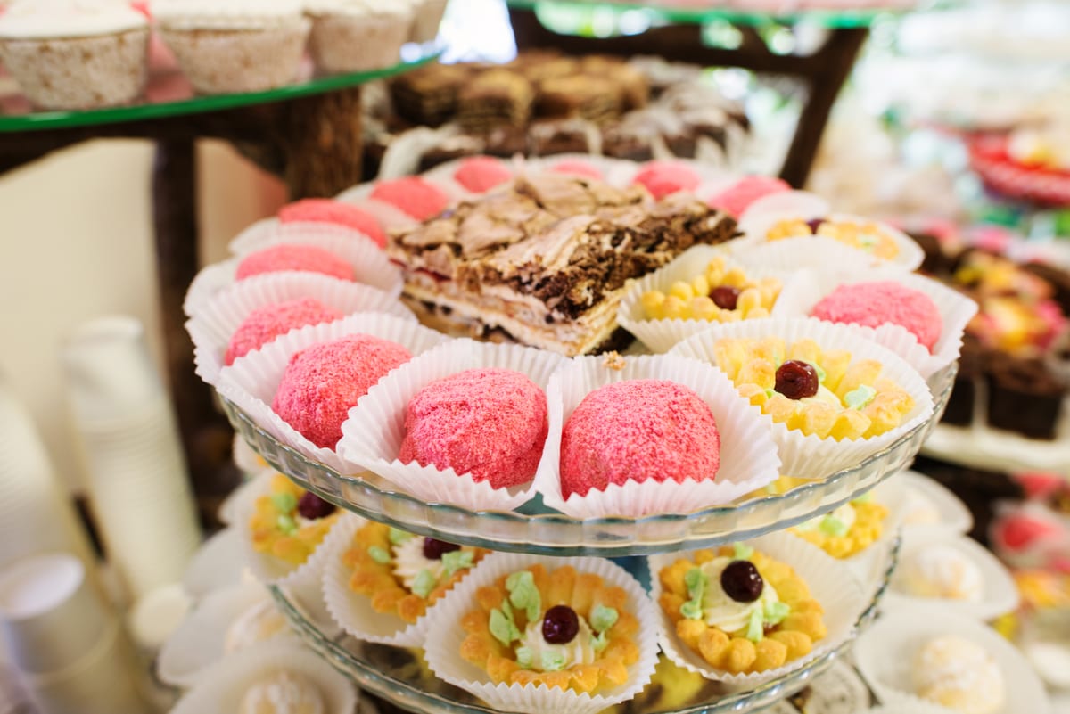 Hire candy cart — colorful cupcakes and cakes at birthday celebratio for parties and events in Johannesburg, Sandton and Randburg