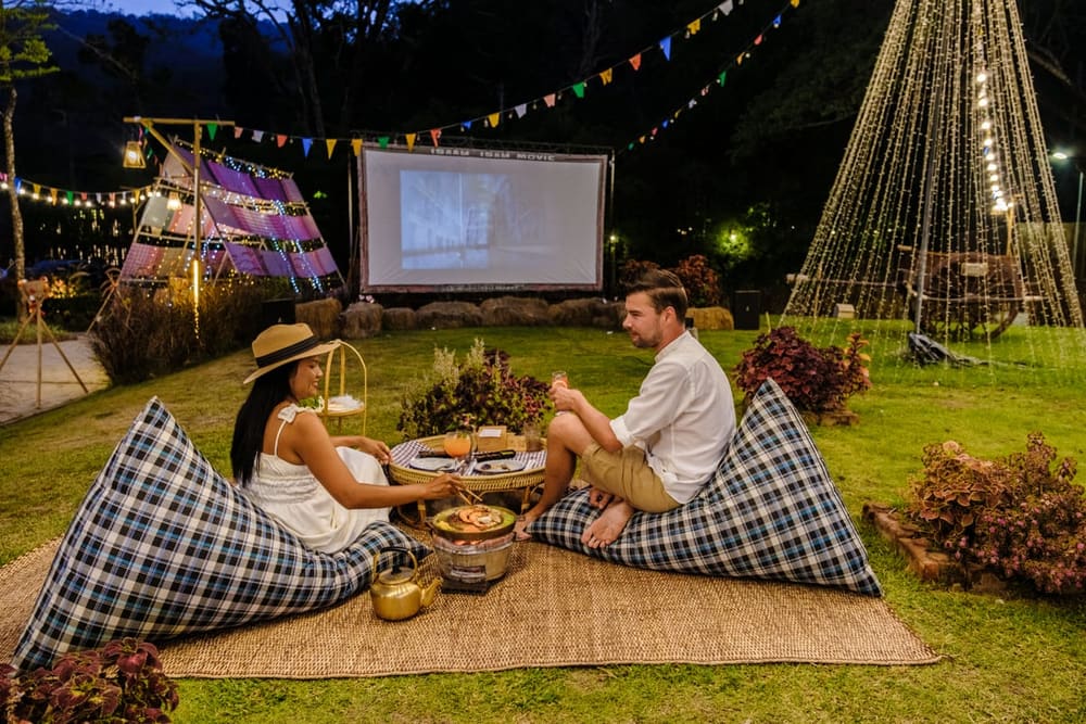 Hire outdoor cinema — couple watching a movie at an outdoor cinema film for parties and events in Johannesburg, Sandton and Randburg