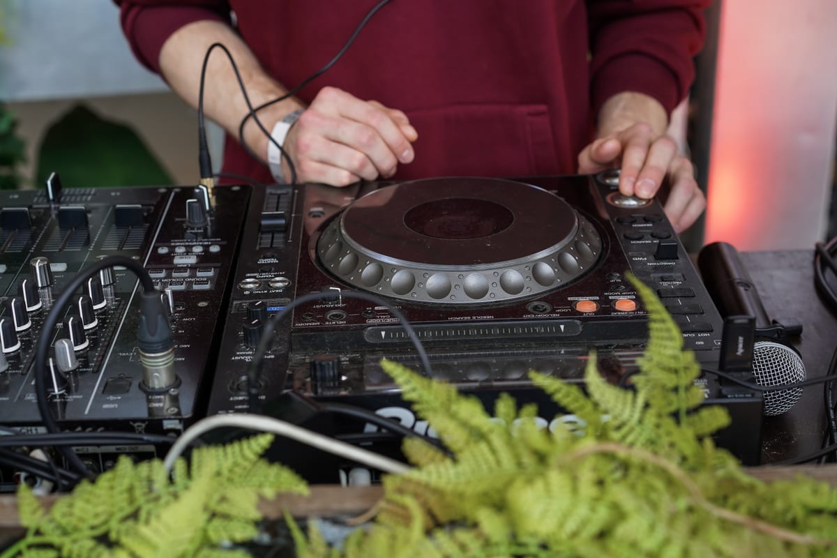 Hire sound system — dj equipment and musician playing music for parties and events in Johannesburg, Sandton and Randburg